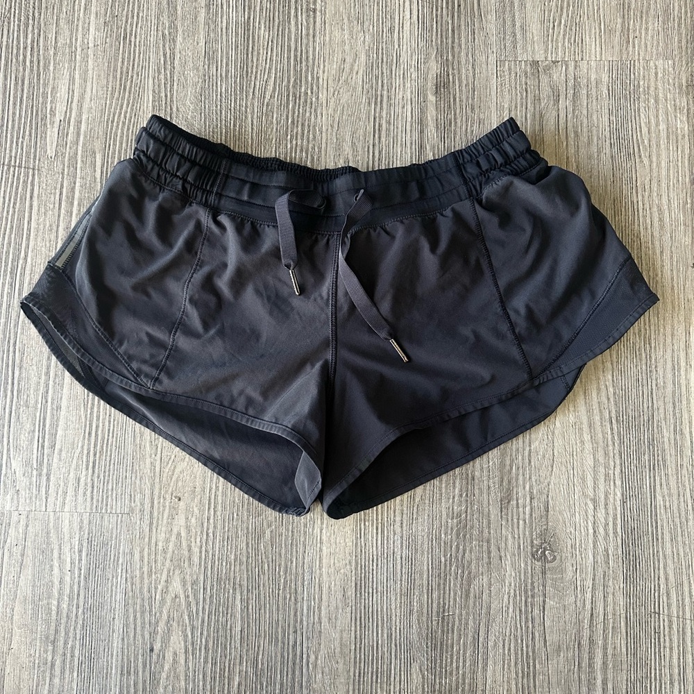 Lululemon Hotty Hot Shorts 2.5 inseam size 8